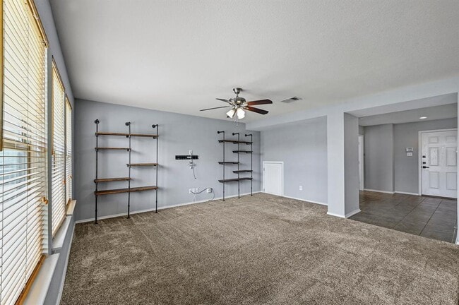 Building Photo - 214 Briarwood Dr