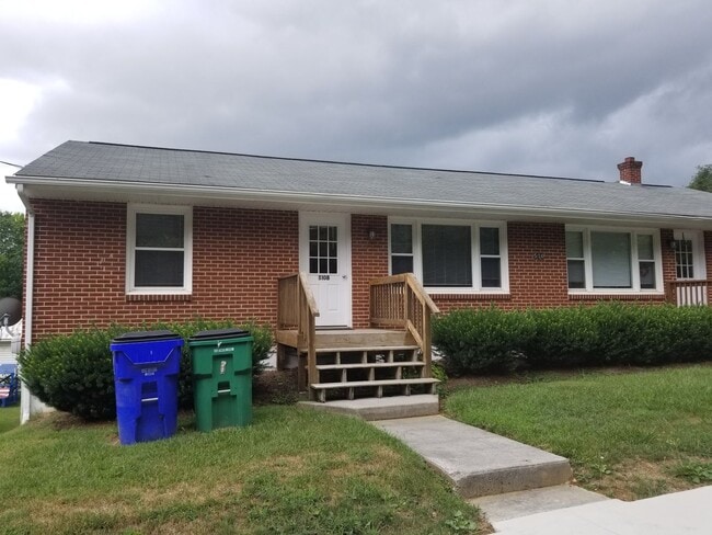 Building Photo - 510 Harrell St