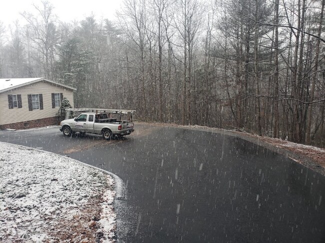 Building Photo - 2084 White Pine M H P Rd