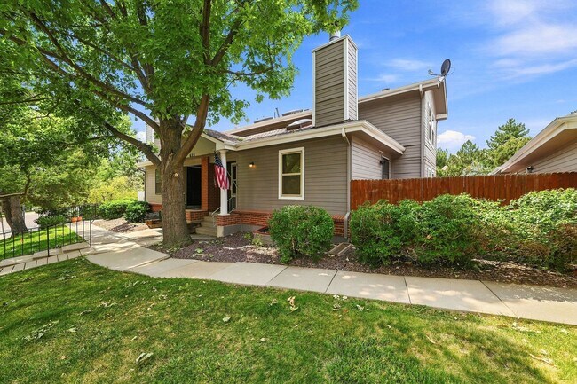 Building Photo - 3 bed, 3 full bath - perfect for roommates!