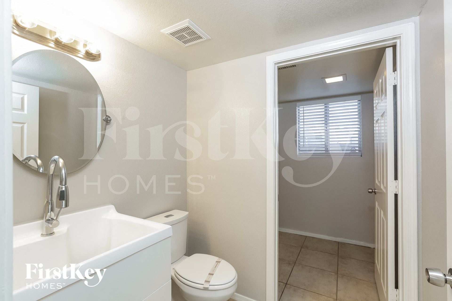 Building Photo - 8735 W Sierra Vista Dr