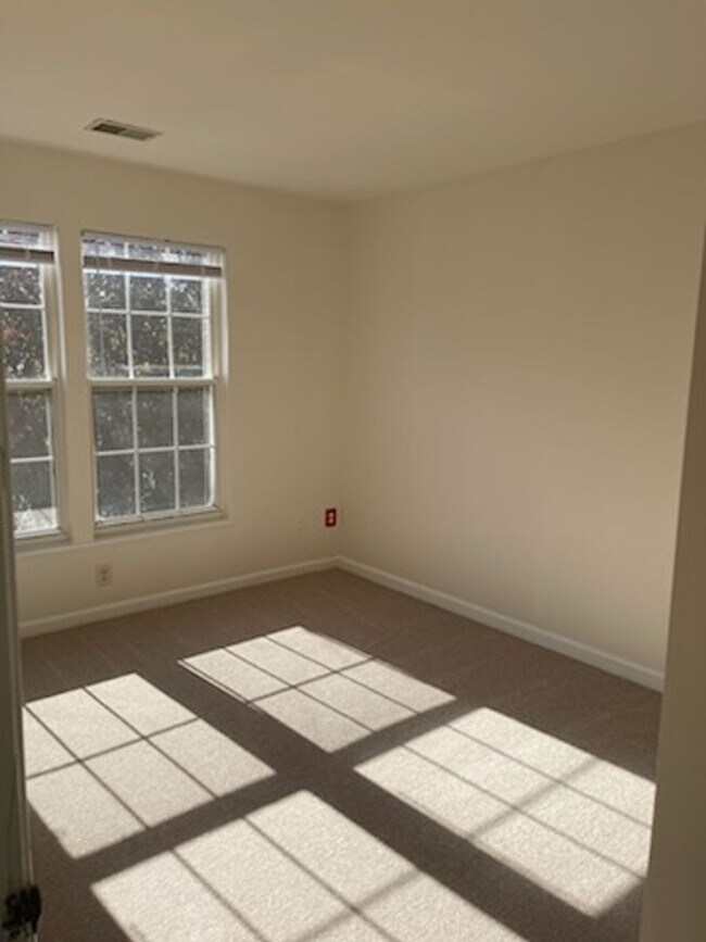 Building Photo - 4136 Hummel Way