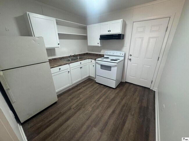 Building Photo - 207 Oaklawn Dr