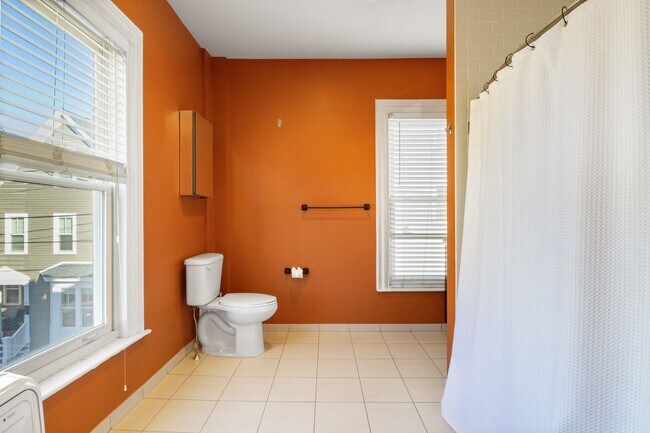 Building Photo - 303 Islington St