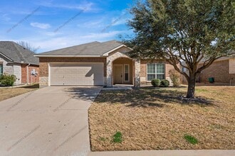 Building Photo - 5619 Alexandria Dr