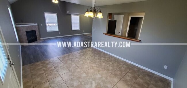 Building Photo - Spacious Basehor Townhome-Available NOW!!