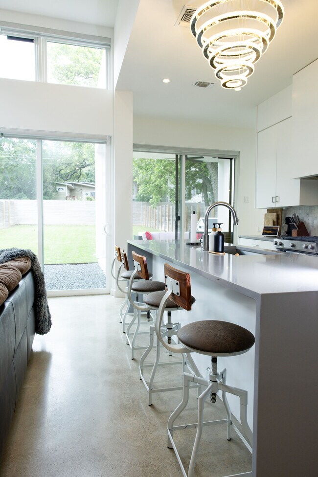 Building Photo - 507 S Park Dr