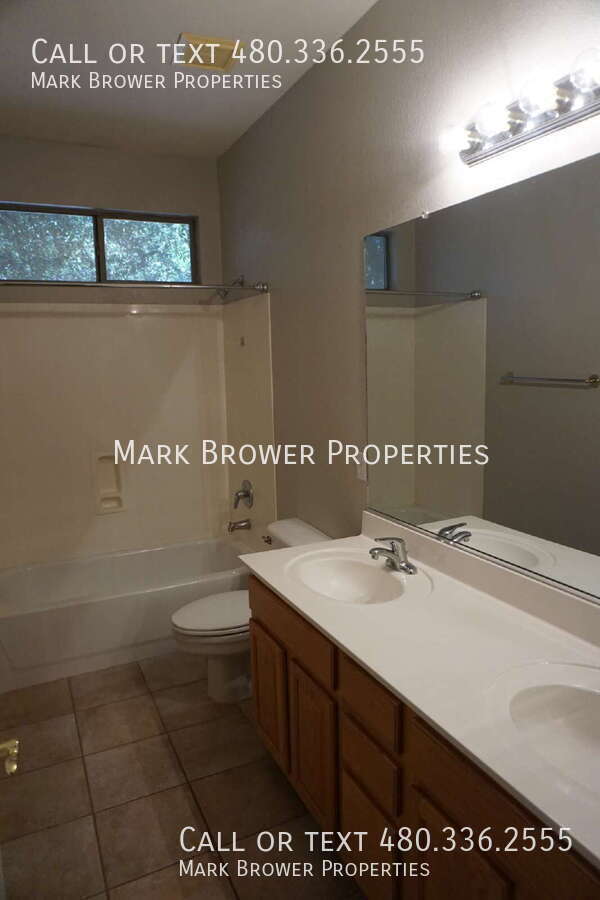 Building Photo - 2623 E Detroit Pl