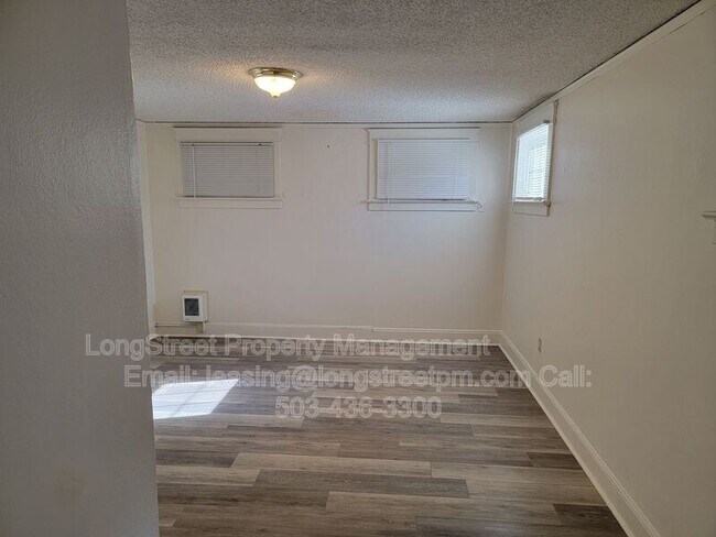 Building Photo - 1745 NW Jackson Ave