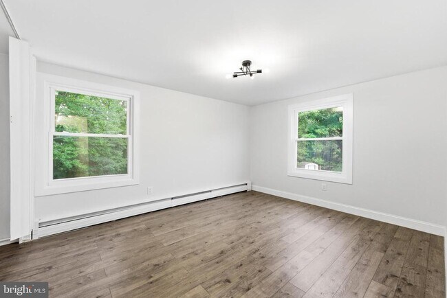 Building Photo - 27 Parkside Cir