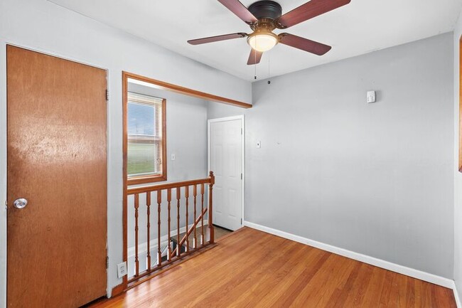 Building Photo - 515 Topaz Ave