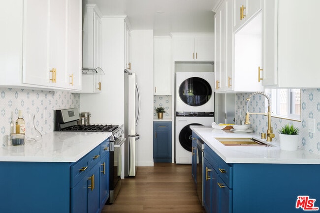 Building Photo - 4879 Hartwick St