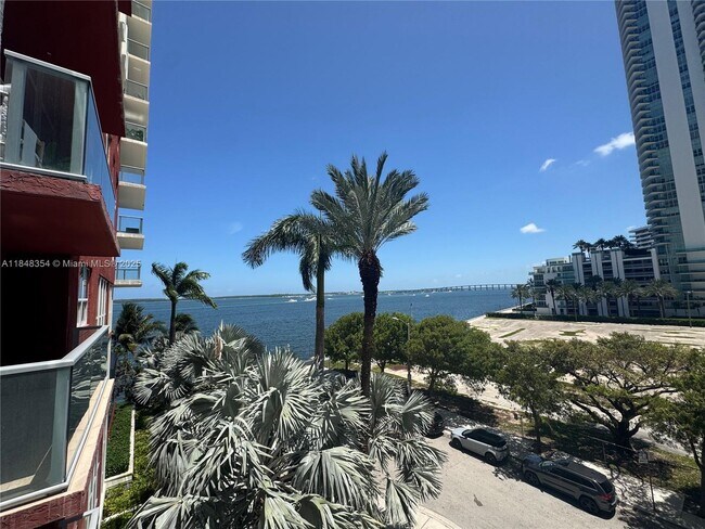 Building Photo - 1155 Brickell Bay Dr