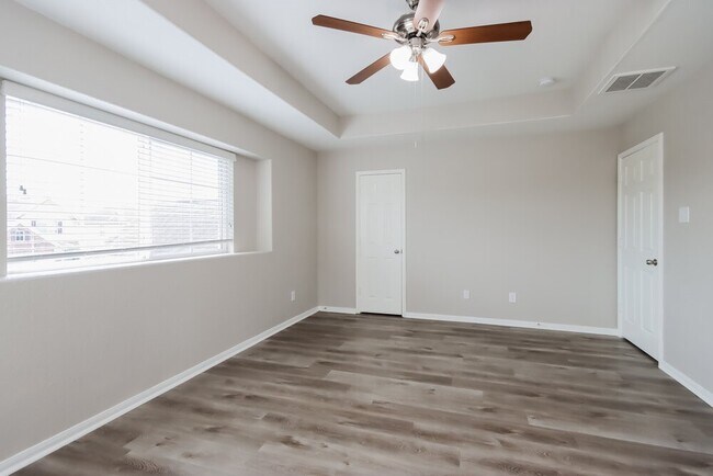 Building Photo - 5222 Rio Dr