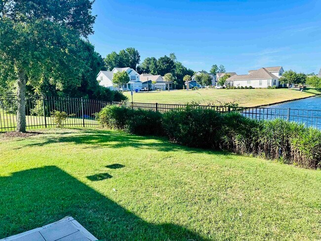 Building Photo - 634 Plantation Oaks Dr