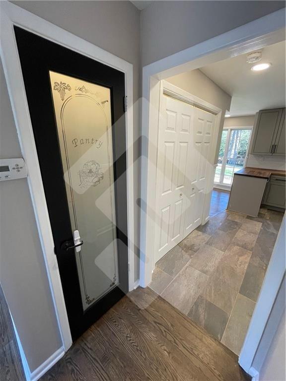 Building Photo - 9935 La View Cir