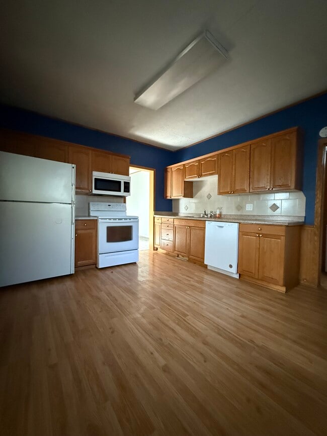 Building Photo - 320 9th Ave N