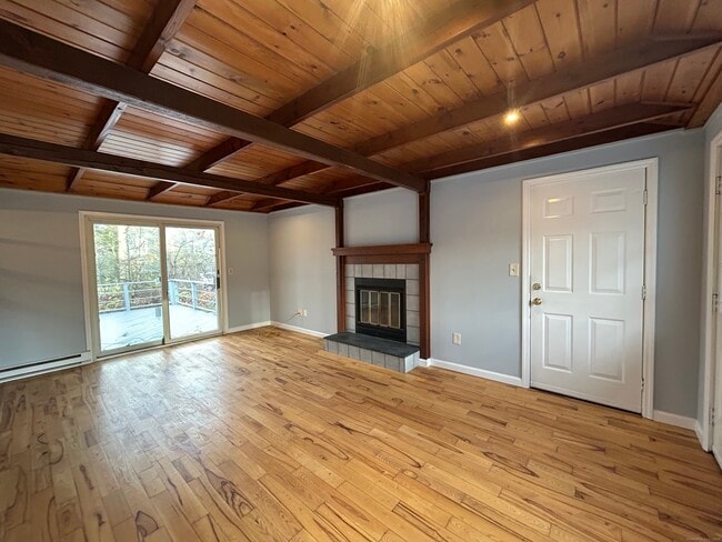 Building Photo - 185 Branchville Rd