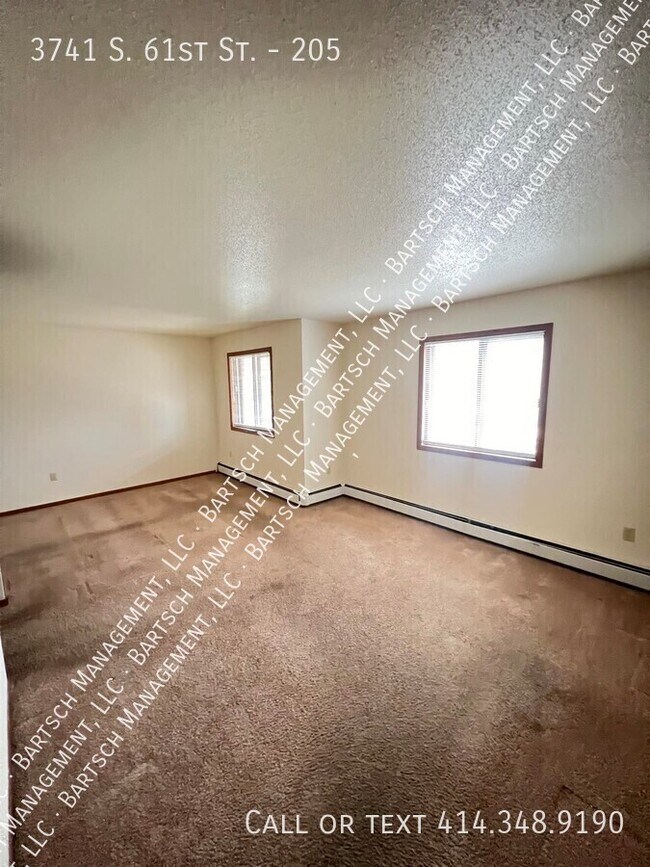 Building Photo - 3741 S 61st St