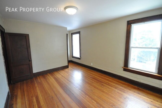 Building Photo - 404 E Northwood Ave