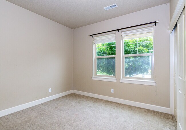 Building Photo - 14822 SW Mulberry Dr