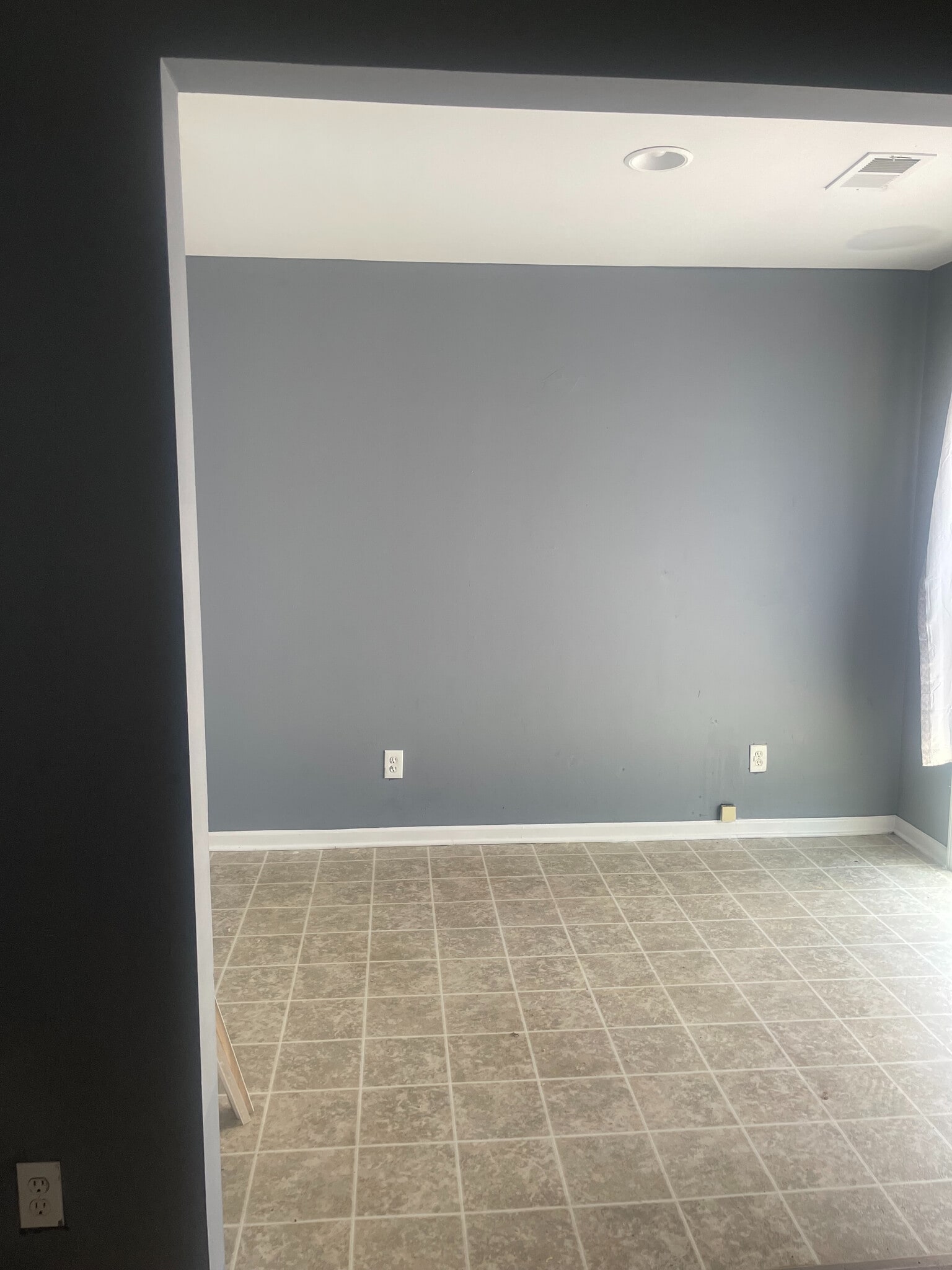 Building Photo - Room in House on Walton View