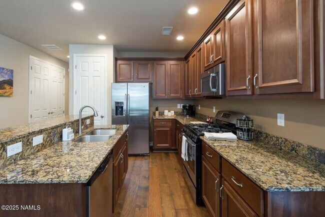 Building Photo - Elegant Presidio in the Pines Home! 5 Bed, 2.5 Bath + 2 Car Gar. & A/C! Students & Small Pets OK!...