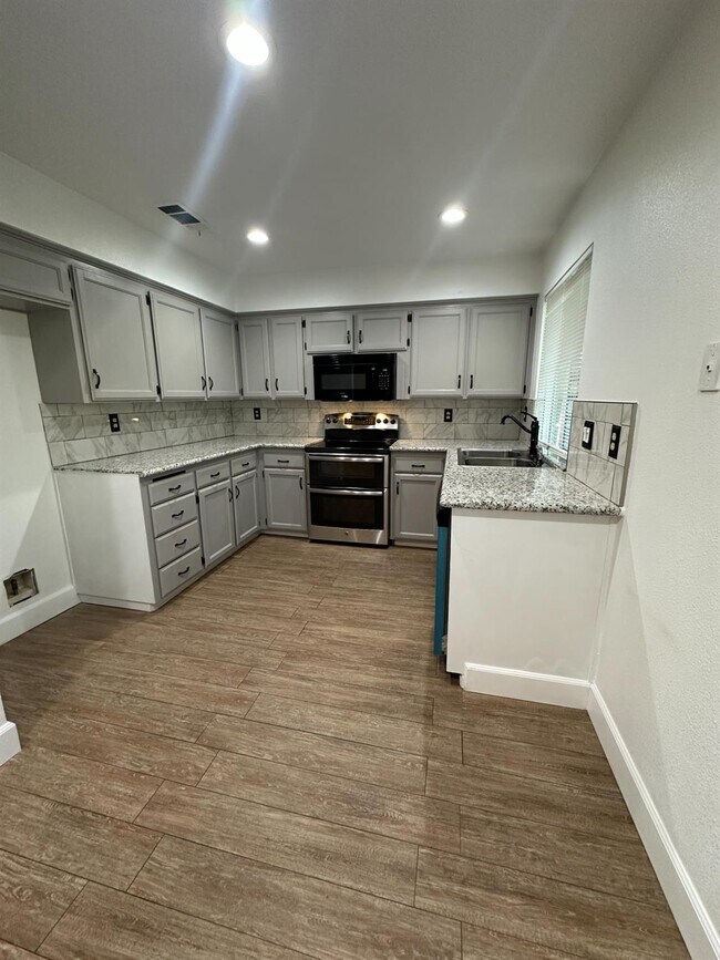 Building Photo - 10042 N Grouse Run