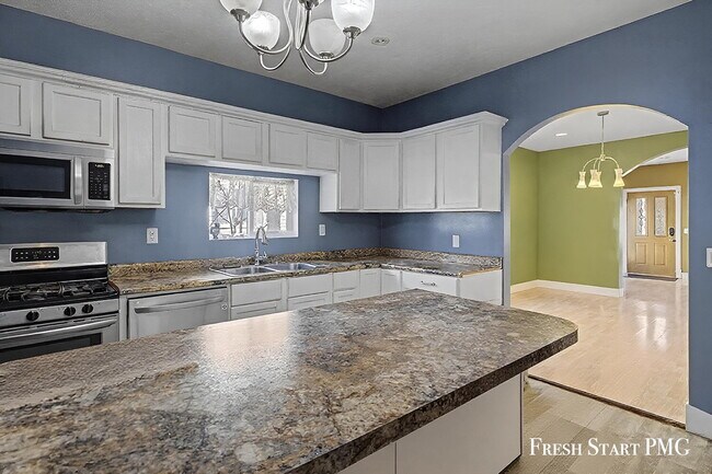 Building Photo - Spacious 5-Bed Home with 2.5 Baths