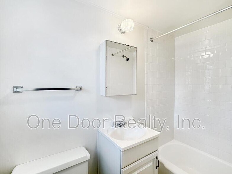 Building Photo - 732 Scotland St