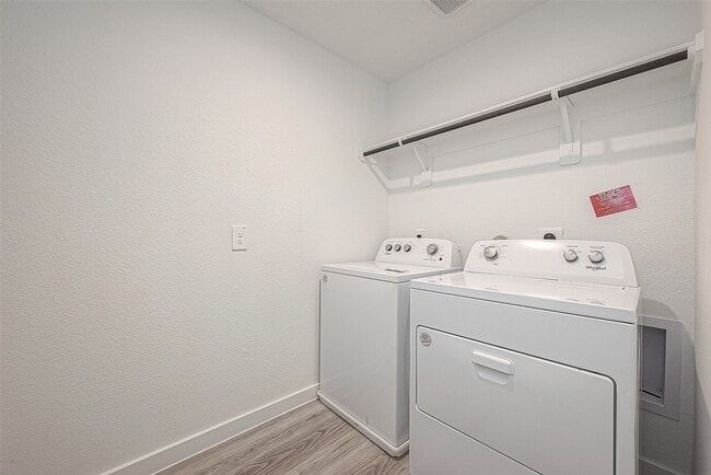 Building Photo - 3012 Skyline Mesa Dr