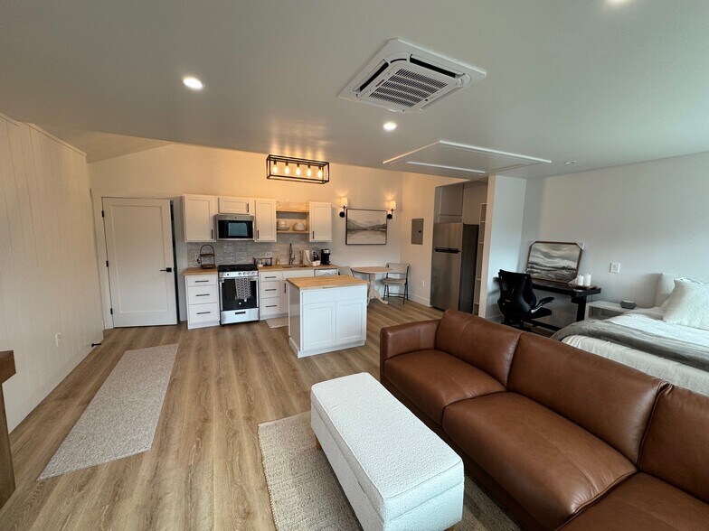 Building Photo - 245 Country Hills Ln