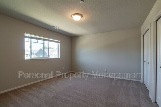 Building Photo - 1708 NE Pioneer Ln