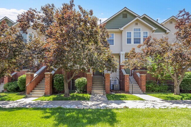 Building Photo - $2,695- 3 Bed, 3 Bath Updated Townhouse wi...