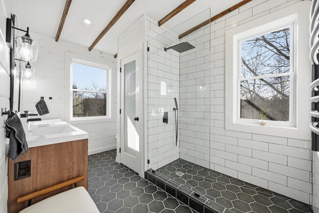 Building Photo - 1424 Macon Ave