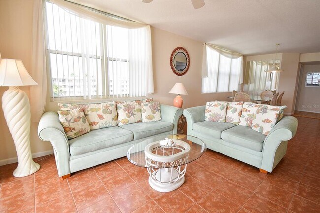 Building Photo - 6021 Bahia Del Mar Cir N