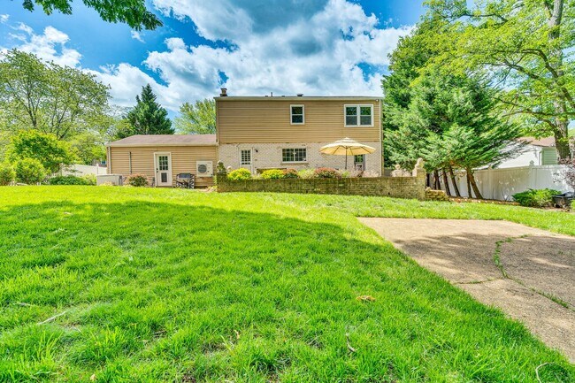 Building Photo - Modern 4 BR Colonial Retreat in River Bend...