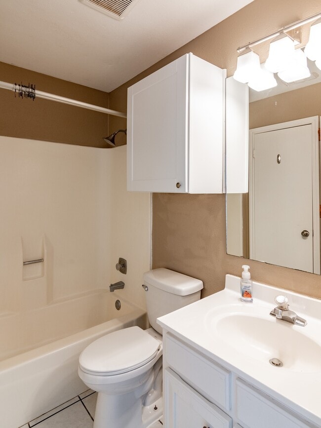 Building Photo - 44 April Point Dr S