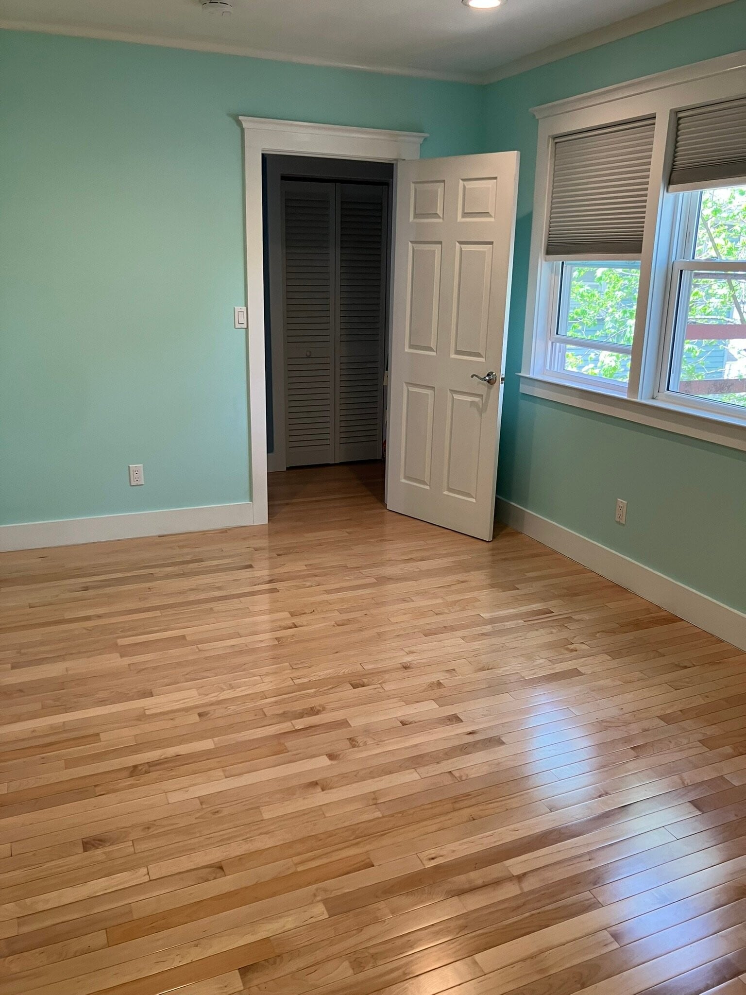 Building Photo - 11 Center Ave