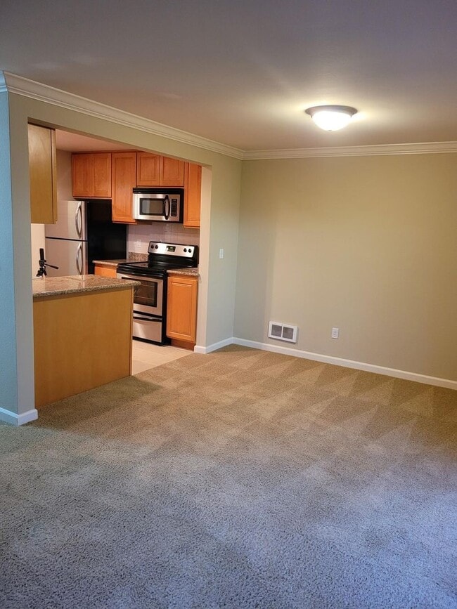 Building Photo - 2 Bed 1 Bath Condo Sunset Pointe