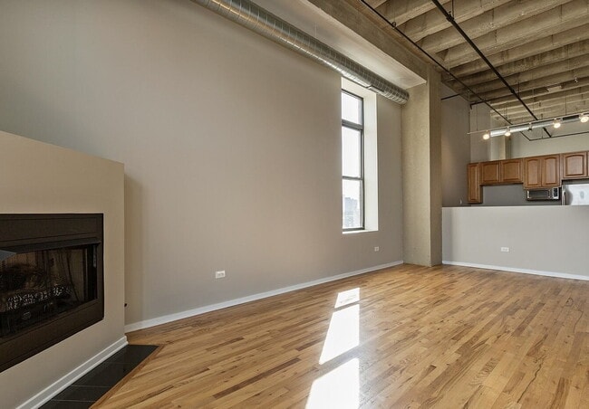Building Photo - "Modern 2-Bed, 2-Bath Gem in Chicago's Heart – Fully Equipped for Urban Living!"