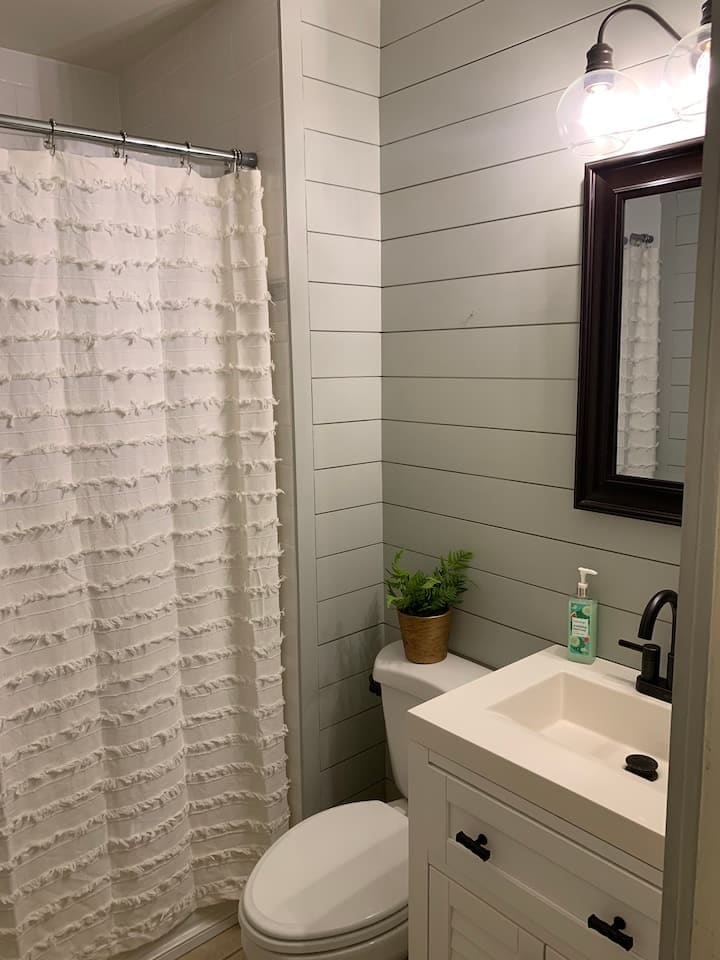 Building Photo - 606 E Minnesota Ave