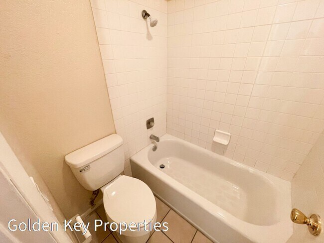 Building Photo - Nice 2 BR / 1 BA second story apartment lo...