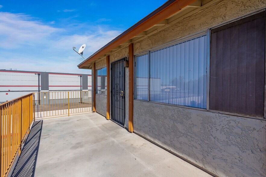 Building Photo - 3321 W Loma Ln
