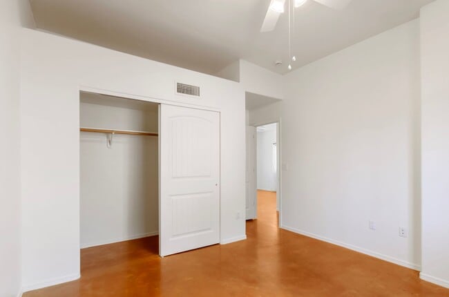 Building Photo - Charming Central Guest House