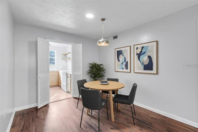 Building Photo - 4212 Lake Underhill Rd