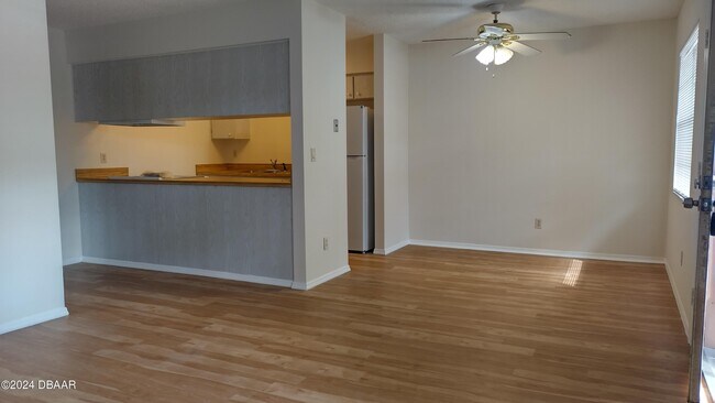 Building Photo - 3016 India Palm Dr