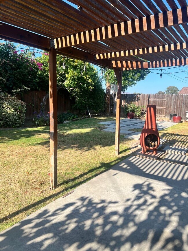 Building Photo - Welcome to the East Whittier 3 Bedroom House.