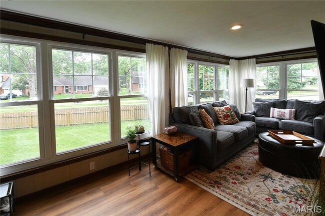 Building Photo - 342 Greenleaf Dr
