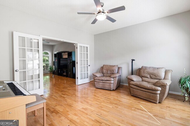 Building Photo - 821 Soaring Dr NE